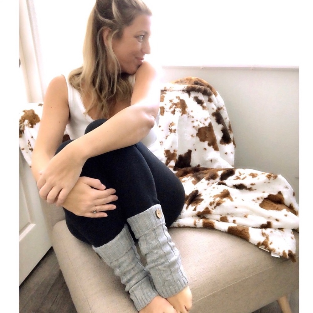 Gray Cable Knit Boot Cuff with Button 👢 - Picture 2 of 6